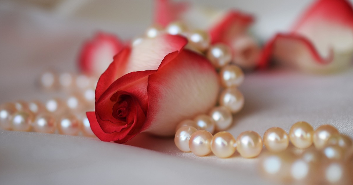 Why Pearls Make the Perfect Wedding Jewelry