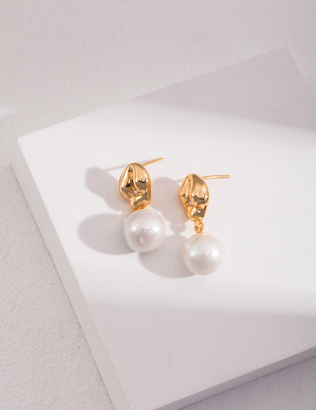 Irregular Gold Shape with Freshwater Pearl Drop